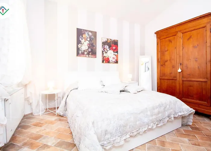 Casale Il Petruccaio - Jacuzzi E Vista Panoramica Sulle Colline Toscane Apartman *